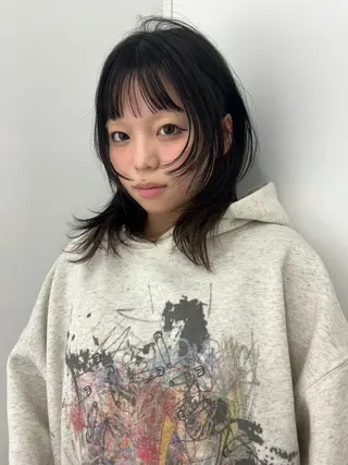 ミディアム 津田 里菜のヘアスタイル