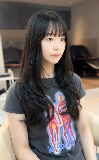 ロング Akane レイヤー/艶カラーのヘアスタイル