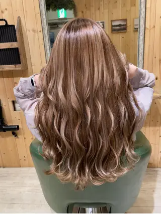 ロング カラー ハイトーン belle ナホのヘアスタイル
