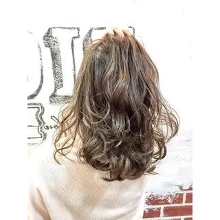 ミディアム EIGHT plum TOKIOリミテッドのヘアスタイル