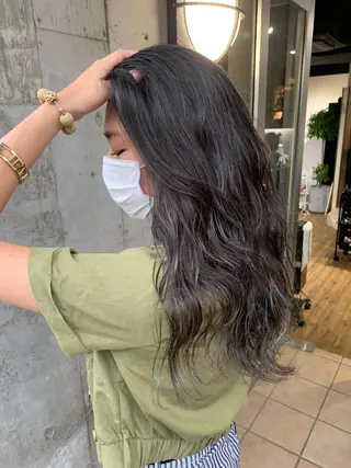 ロング カラー ミルクティーベージュ ブリーチ 店長 清水のヘアスタイル