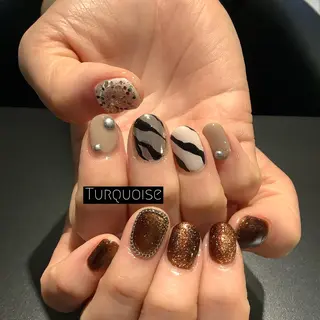 ネイル 個性派ネイルサロン 💅🏼ターコイズのネイルデザイン