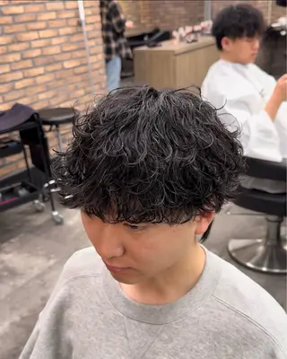 パーマ メンズ シャドウ/フェザー 朝崎倭斗のヘアスタイル
