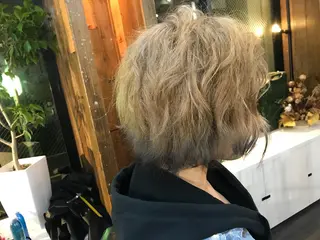 ショート カラー WEST OLAND 安藤のヘアスタイル