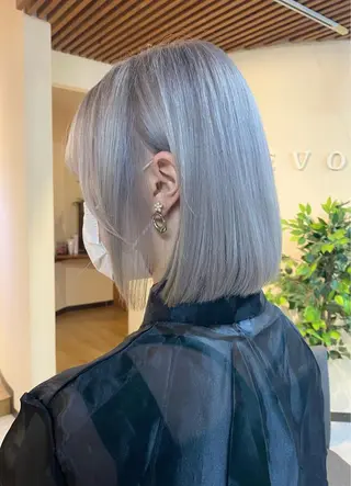 ショート カラー 白髪ぼかし バレイヤージュ志鎌のヘアスタイル