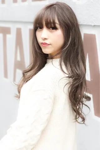 ロング EIGHT plum TOKIOリミテッドのヘアスタイル