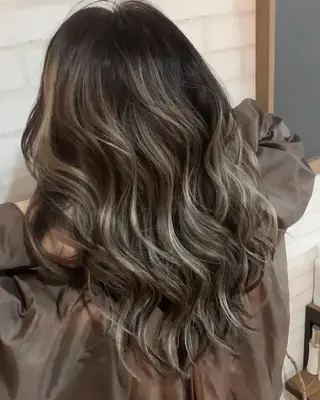 ミディアム 穐田 司樹のヘアスタイル
