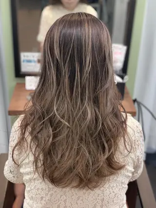 セミロング ブリーチ毛に縮毛矯正 ✨カラー✨山田 正幸のヘアスタイル