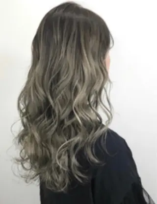 カラー 堤 麻衣子のヘアスタイル