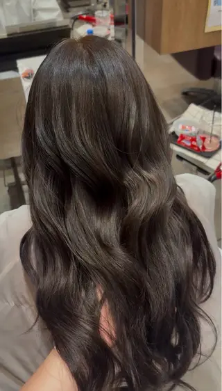 ロング 西岡 英菜のヘアスタイル
