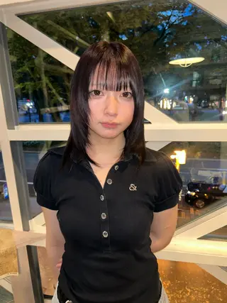 ミディアム カラー 三崎 莉緒のヘアスタイル