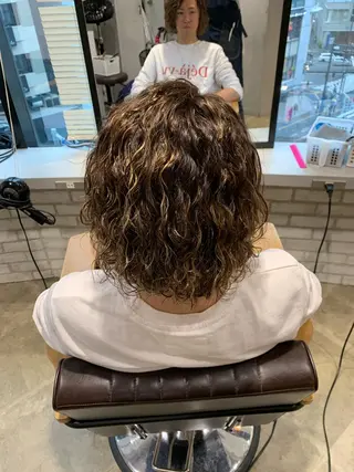 ミディアム パーマ 江畑 匠 新宿三丁目 徒歩30秒⭐️のヘアスタイル