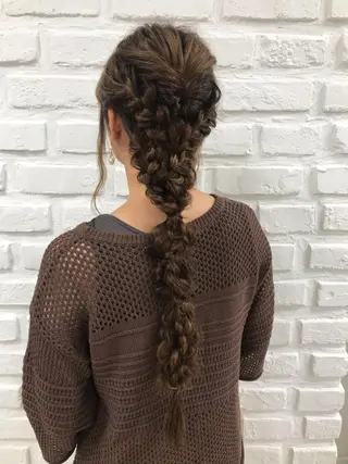 ロング ヘアアレンジ 【暖色カラー特化】 中山由梨のヘアスタイル