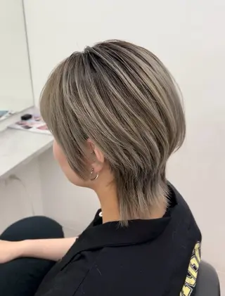 ショート カラー ヘアアレンジ 李奈🌼レイヤー/ 透明感ブリーチカラーのヘアスタイル
