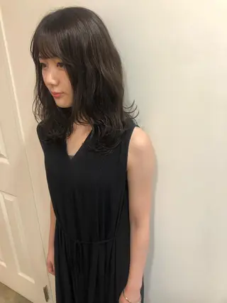 セミロング カラー MIOベージュカラー 柔らかいカラーのヘアスタイル