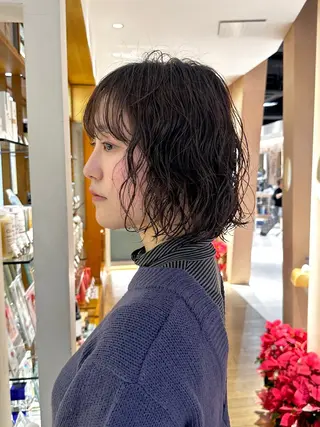 ミディアム パーマ 岸 奈々香のヘアスタイル