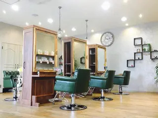 本郷 豊のヘアスタイル