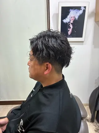ショート パーマ メンズ 小栗 巧巳のヘアスタイル