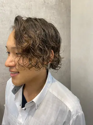 ミディアム パーマ メンズ 似合う髪型見つけます AYAKAのヘアスタイル