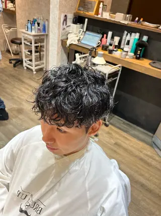 ショート パーマ メンズ 田中 識啓のヘアスタイル