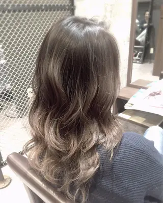 ミディアム カラー ハイトーンブリーチ 土坂 由志【京都】のヘアスタイル