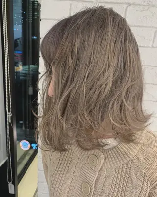 ミディアム カラー 韓国レイヤー×艶髪 ハイトーンRyukiのヘアスタイル