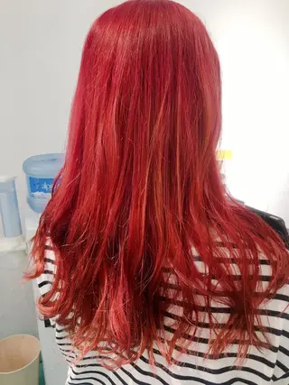 カラー 💜ショート💜 ウルフ、ボブ二色亜美のヘアスタイル