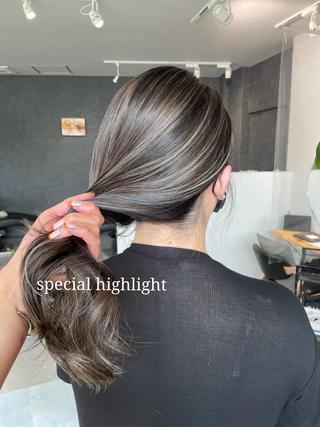 ロング 岸川 恭子のヘアスタイル