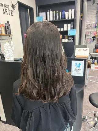セミロング カラー 友滝 真菜美のヘアスタイル