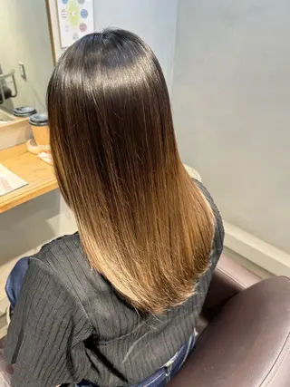 カラー もも ボブ/艶カラーのヘアスタイル
