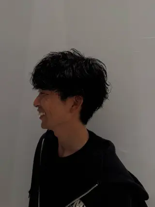 ショート パーマ メンズ みっちー/縮毛矯正/ 艶カラーのヘアスタイル