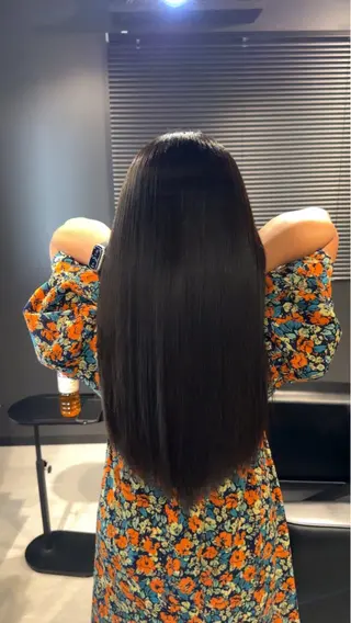 ロング TAKAMI 髪と爪を同時に施術のネイルデザイン