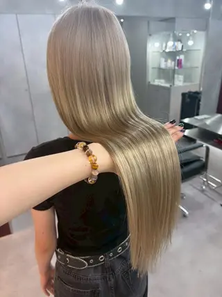 カラー ハイトーン特化🤍 Ayakaのヘアスタイル