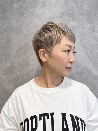 ショート T Akaneのヘアスタイル