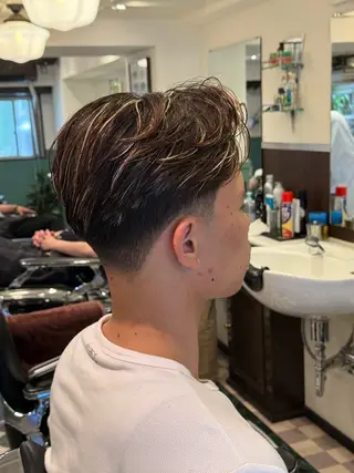 ショート 足立 享祐のヘアスタイル
