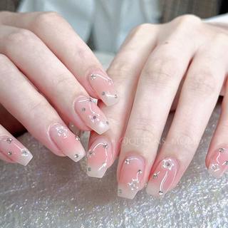 ネイル Queens テイのネイルデザイン