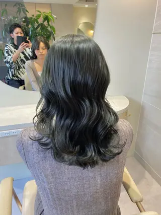 セミロング カラー 透明感カラー🌿 グレージュ🐺陽介のヘアスタイル