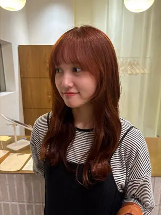 セミロング カラー shiozaki izumiのヘアスタイル