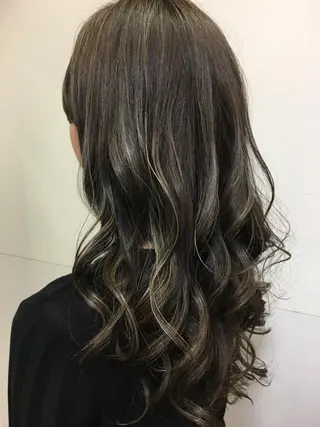 ロング カラー ブリーチ👩🦳/ ✂︎MANAMIのヘアスタイル