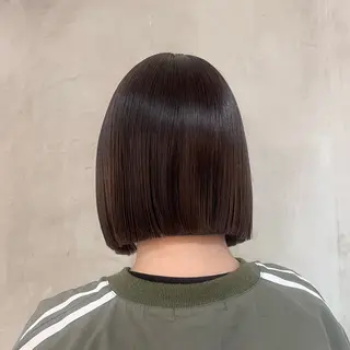 ミディアム 切りっぱなしボブ/ 艶カラー/綾莉のヘアスタイル