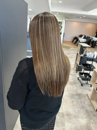 ロング カラー 白髪ぼかし特化美容師 古賀雄歩のヘアスタイル