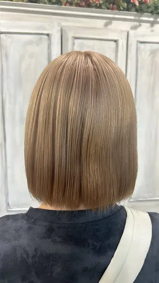 ショート カラー アオバ / ハイトーンカラーのヘアスタイル