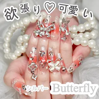 ネイル Queenie 🦋のネイルデザイン