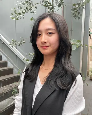 カラー ヤクシジ レンのヘアスタイル