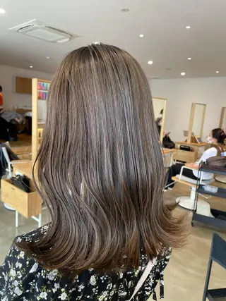ミディアム 鈴木 つかさのヘアスタイル