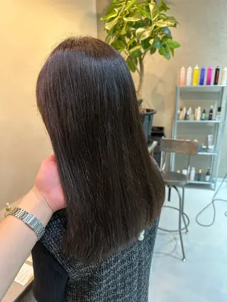 セミロング カラー Shiro RENのヘアスタイル