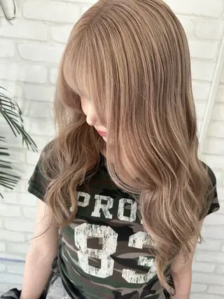 ロング 村上 綾音のヘアスタイル