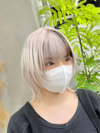 ミディアム イツク ⚡️ ルーツ/ハイトーンのヘアスタイル