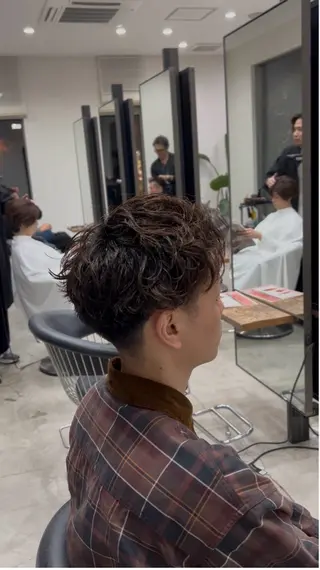 メンズ ヴァンキャトル 山口裕真のヘアスタイル