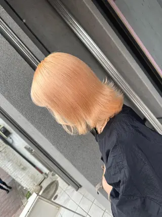 セミロング カラー ブリーチ特化🌈 MANATOのヘアスタイル